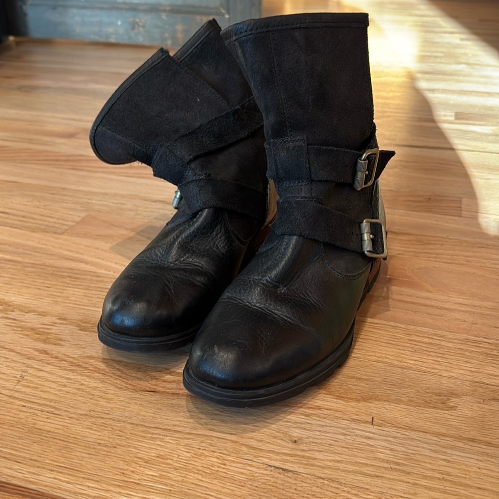 Sorel black leather boot sz 9 euc